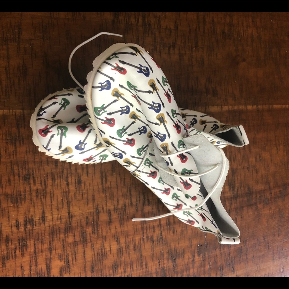 Lili collection guitars print shoes